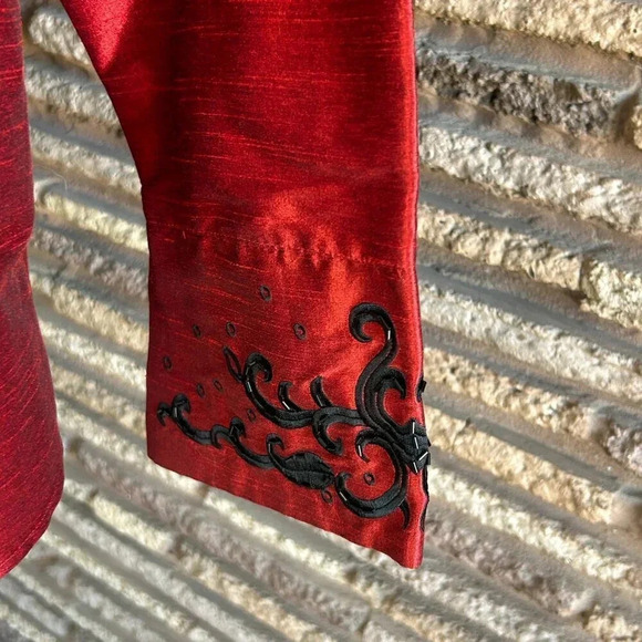 SilkLand Red  Silk Blend Black Embroidered Formal Jacket Size 1X - Picture 4 of 8